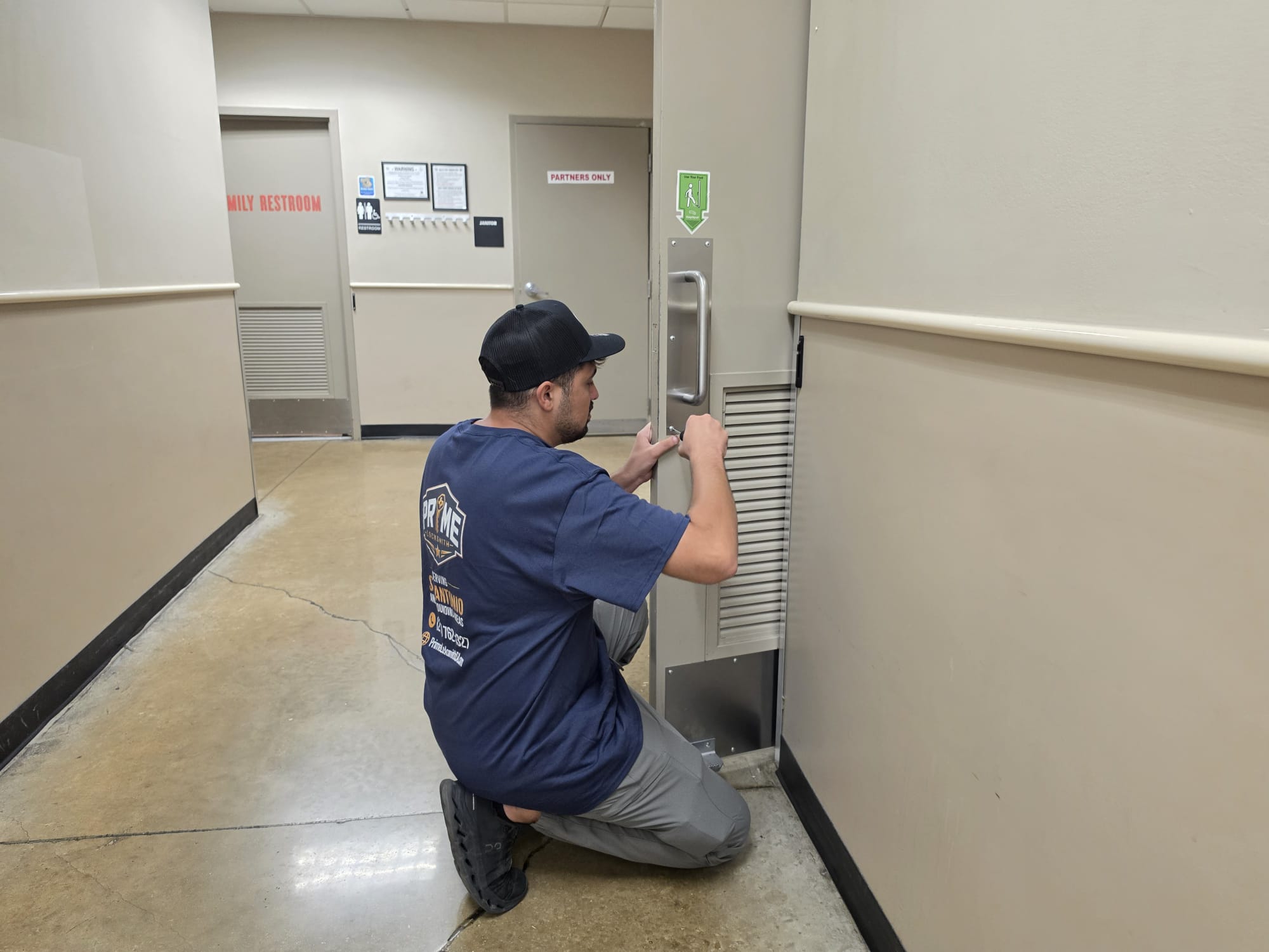 Commercial locksmith work in San Antonio