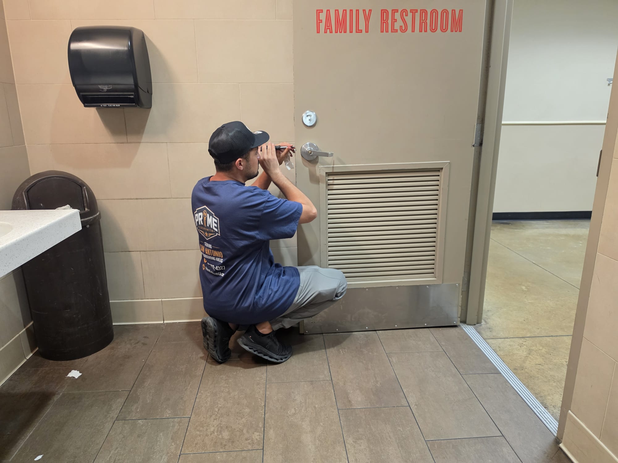 Commercial locksmith work in San Antonio